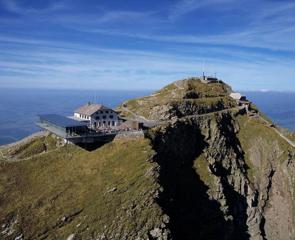 Edelweiss 4 Zi Ferienwohnung In Landhaus Frutigen Luaran gambar