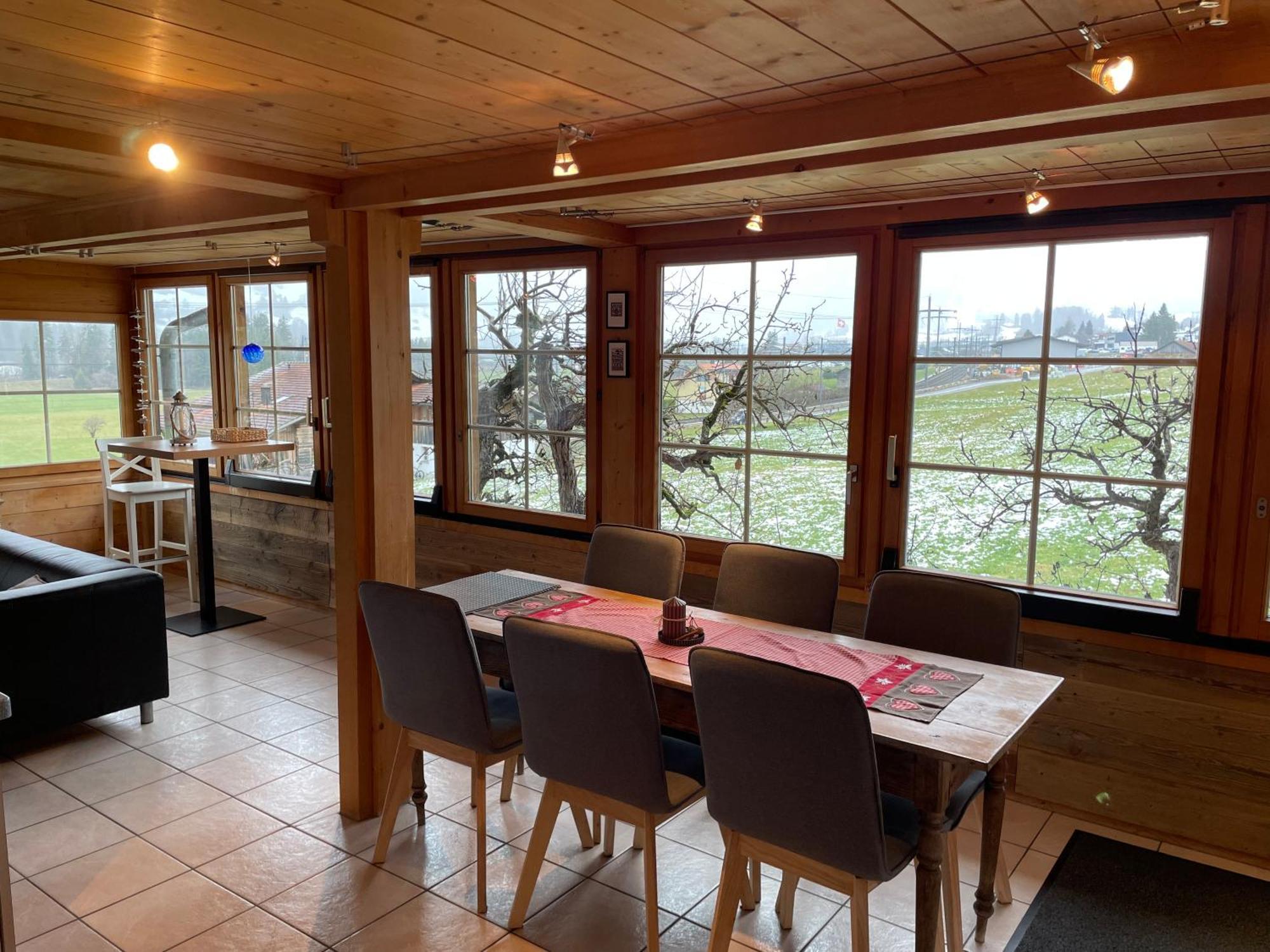 Edelweiss 4 Zi Ferienwohnung In Landhaus Frutigen Luaran gambar