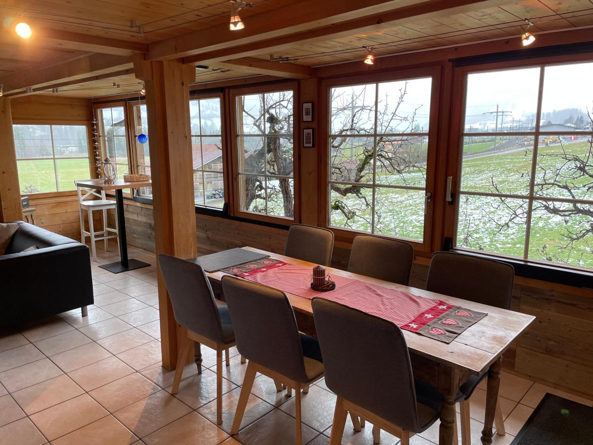 Edelweiss 4 Zi Ferienwohnung In Landhaus Frutigen Luaran gambar