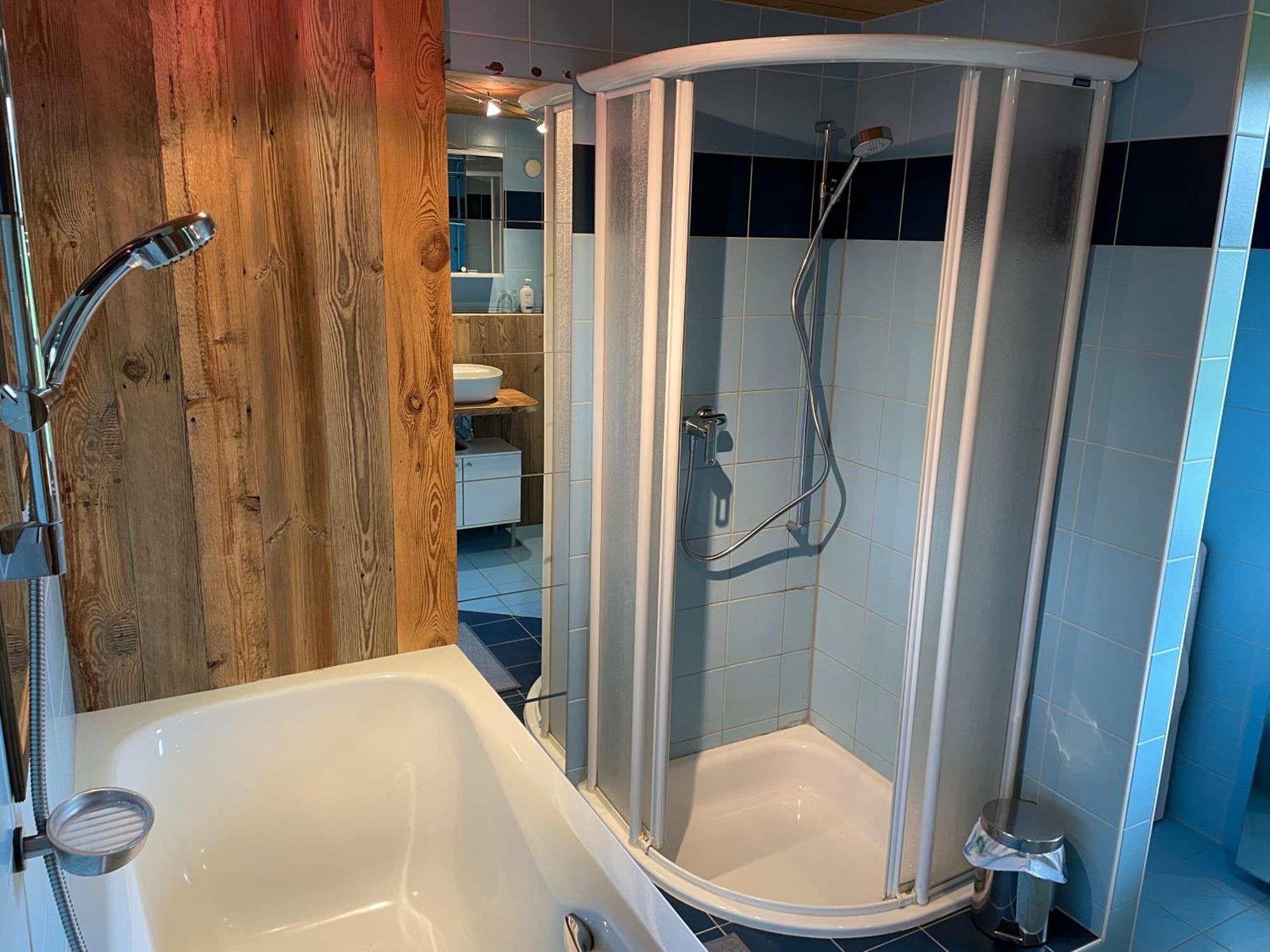 Edelweiss 4 Zi Ferienwohnung In Landhaus Frutigen Luaran gambar