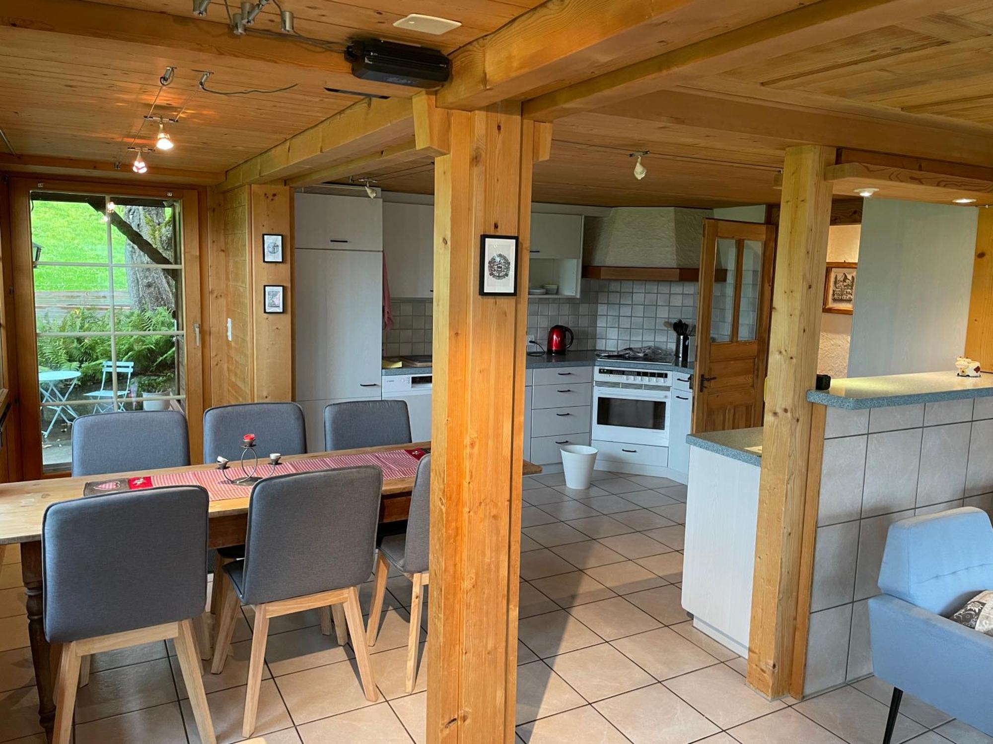Edelweiss 4 Zi Ferienwohnung In Landhaus Frutigen Luaran gambar