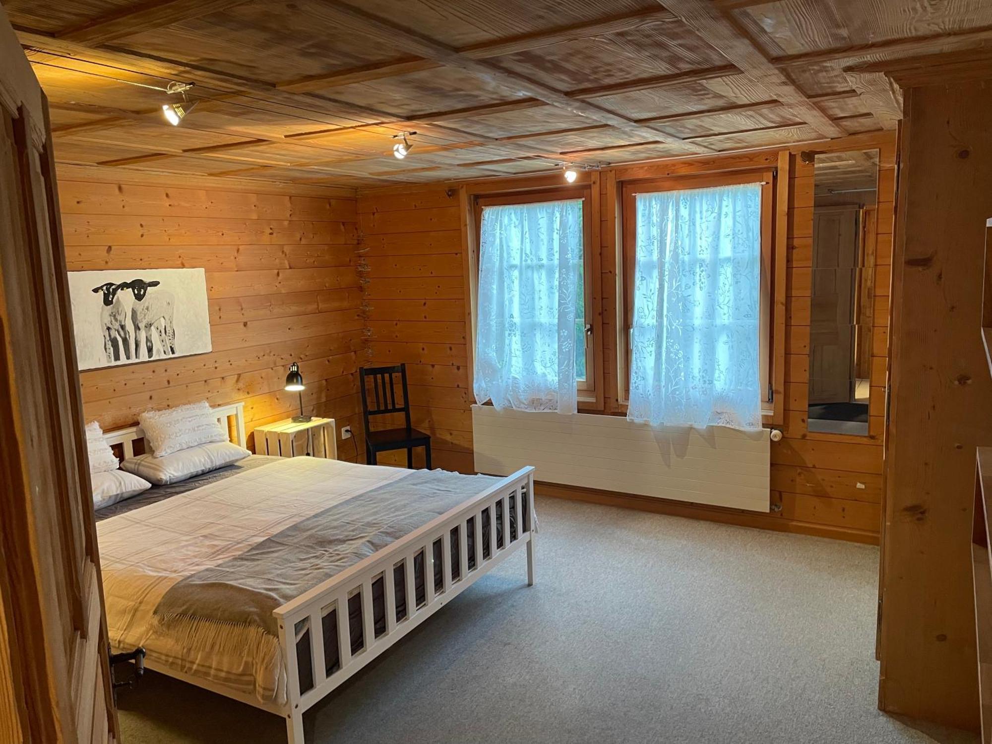 Edelweiss 4 Zi Ferienwohnung In Landhaus Frutigen Luaran gambar